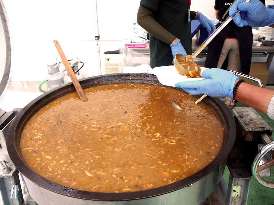 飲食ブースではカレーをご用意