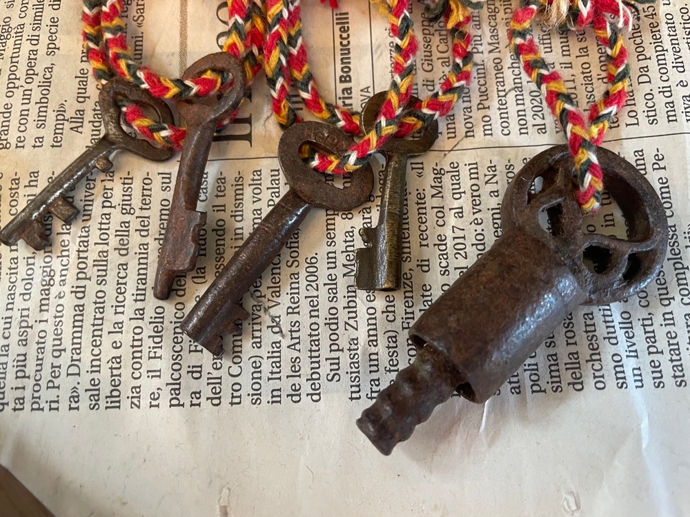 VINTAGE KEY