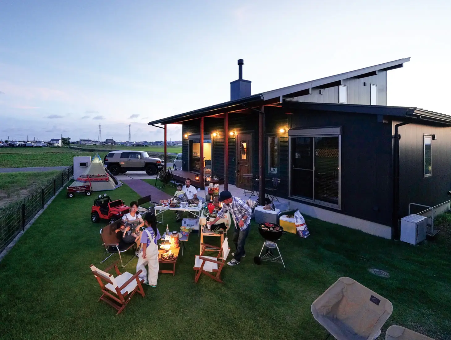 ウッドデッキが遊びと暮らしをつなぐ